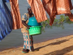 204 PENICAUD Christophe - La Sahélienne et le linge au soleil 