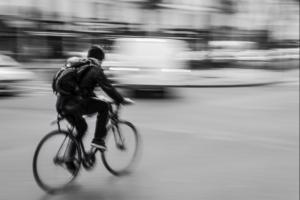 Michel ANDRIEUX - A PARIS en velo on depasse les autos