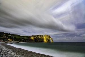 143_GEORGET_Christian_-_Coup_de_vent_sur_Etretat